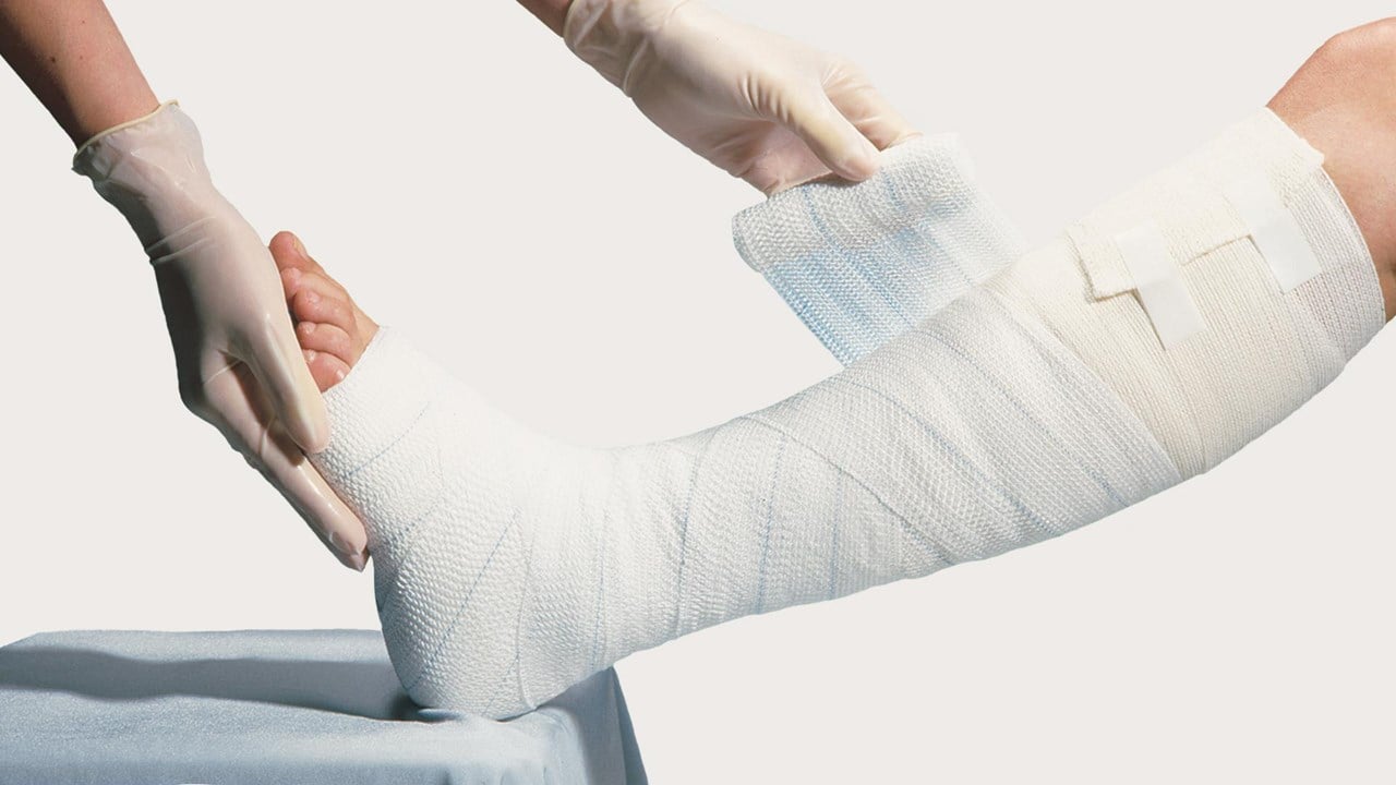 Elset and Elset S light compression bandaging | Mölnlycke